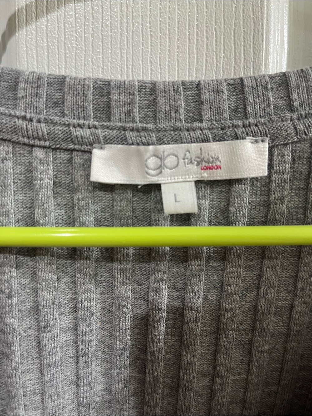 SO Gray Ribbed V-Neck Button Crop Top - Picture 2 of 4
